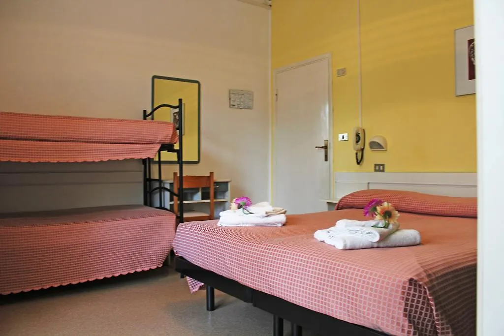 Hotel Lina Pinarella 2*,
